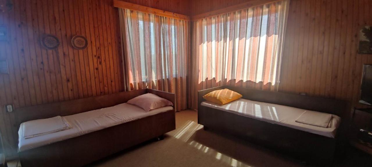 Rising Sun Guesthouse Mesochoria Bagian luar foto