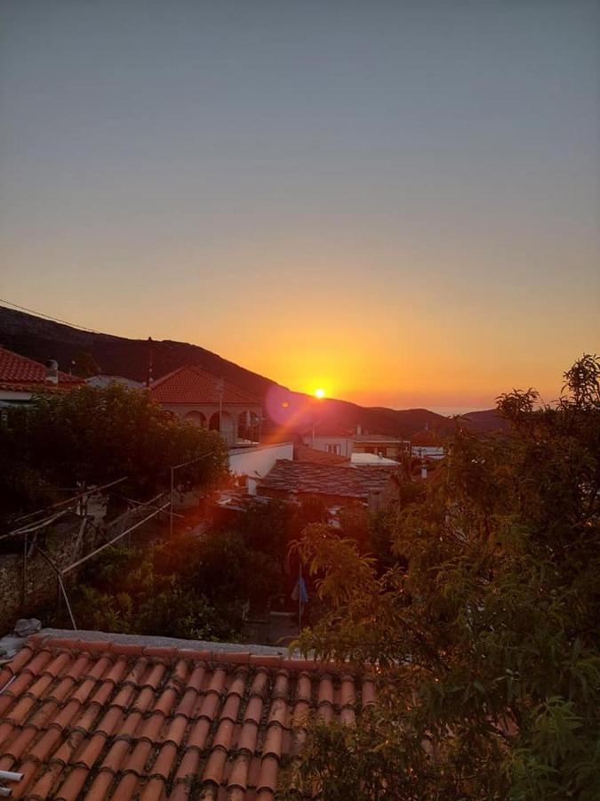 Rising Sun Guesthouse Mesochoria Bagian luar foto